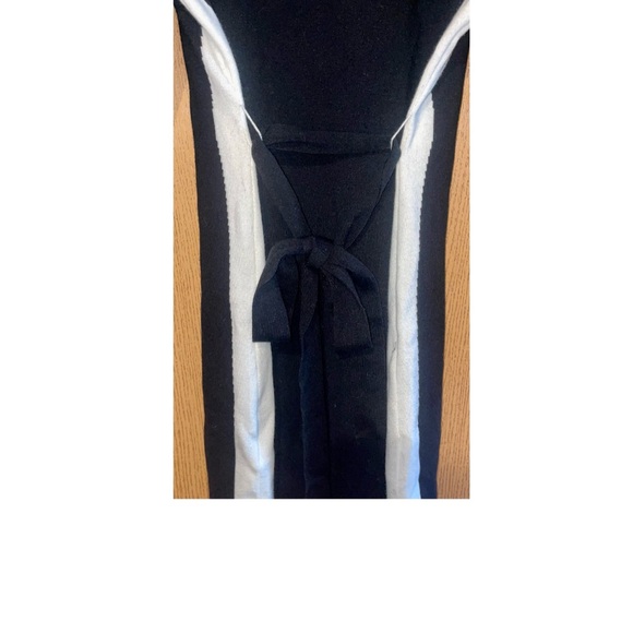 NWT GORGEOUS MOTIF MIDI BLACK DRESS WITH WHITE ACCENTS AND BELT! - Picture 6 of 11